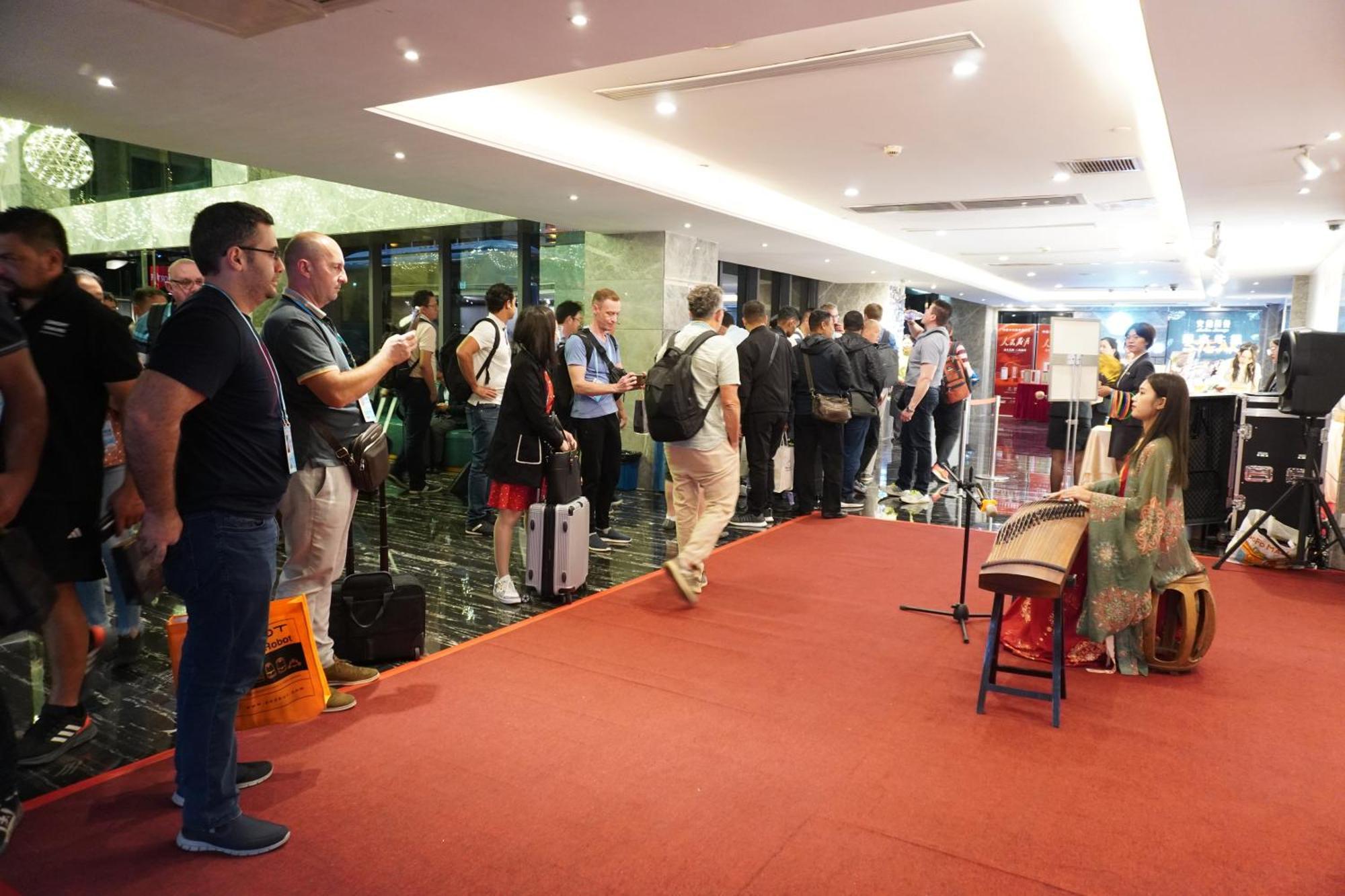 La Perle International Hotel - Free Shuttle Between Hotel And Exhibition Center During Canton Fair & Exhibitor Registration Counter Екстериор снимка