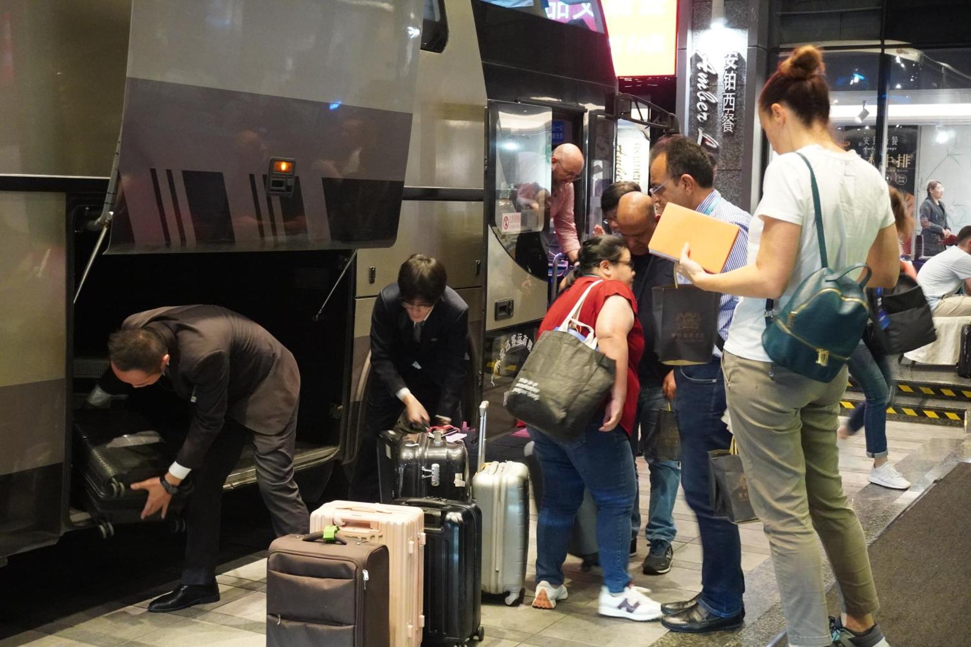 La Perle International Hotel - Free Shuttle Between Hotel And Exhibition Center During Canton Fair & Exhibitor Registration Counter Екстериор снимка
