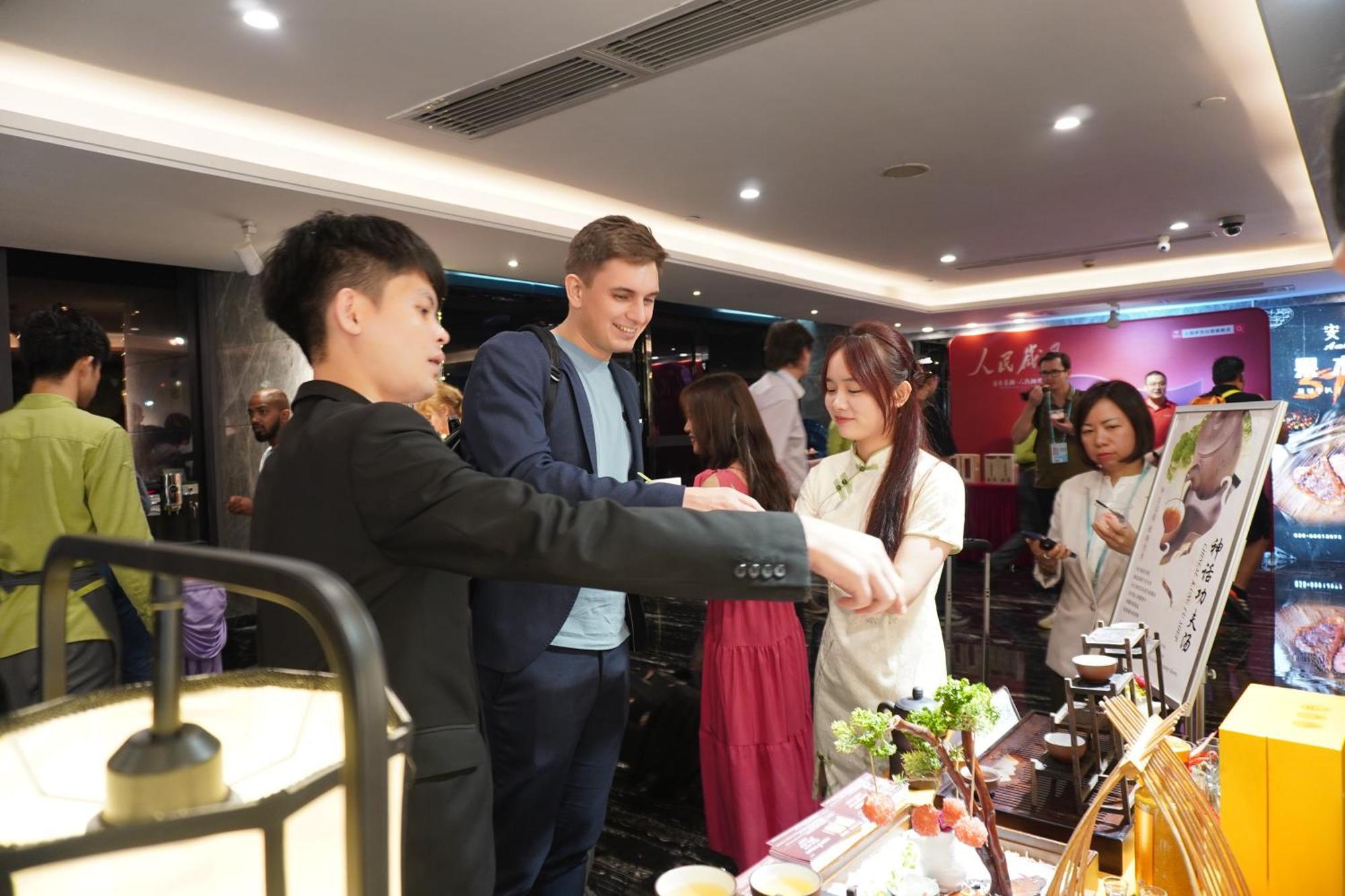 La Perle International Hotel - Free Shuttle Between Hotel And Exhibition Center During Canton Fair & Exhibitor Registration Counter Екстериор снимка