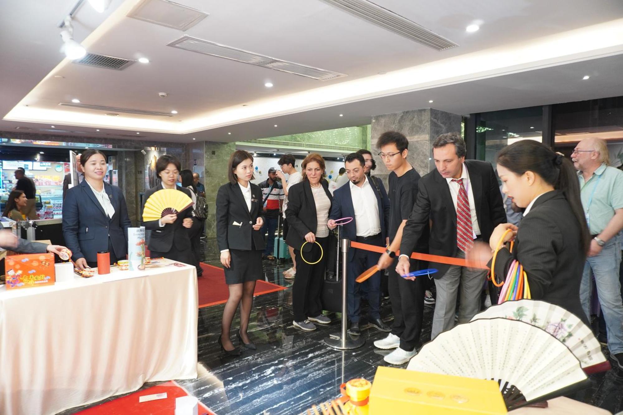 La Perle International Hotel - Free Shuttle Between Hotel And Exhibition Center During Canton Fair & Exhibitor Registration Counter Екстериор снимка