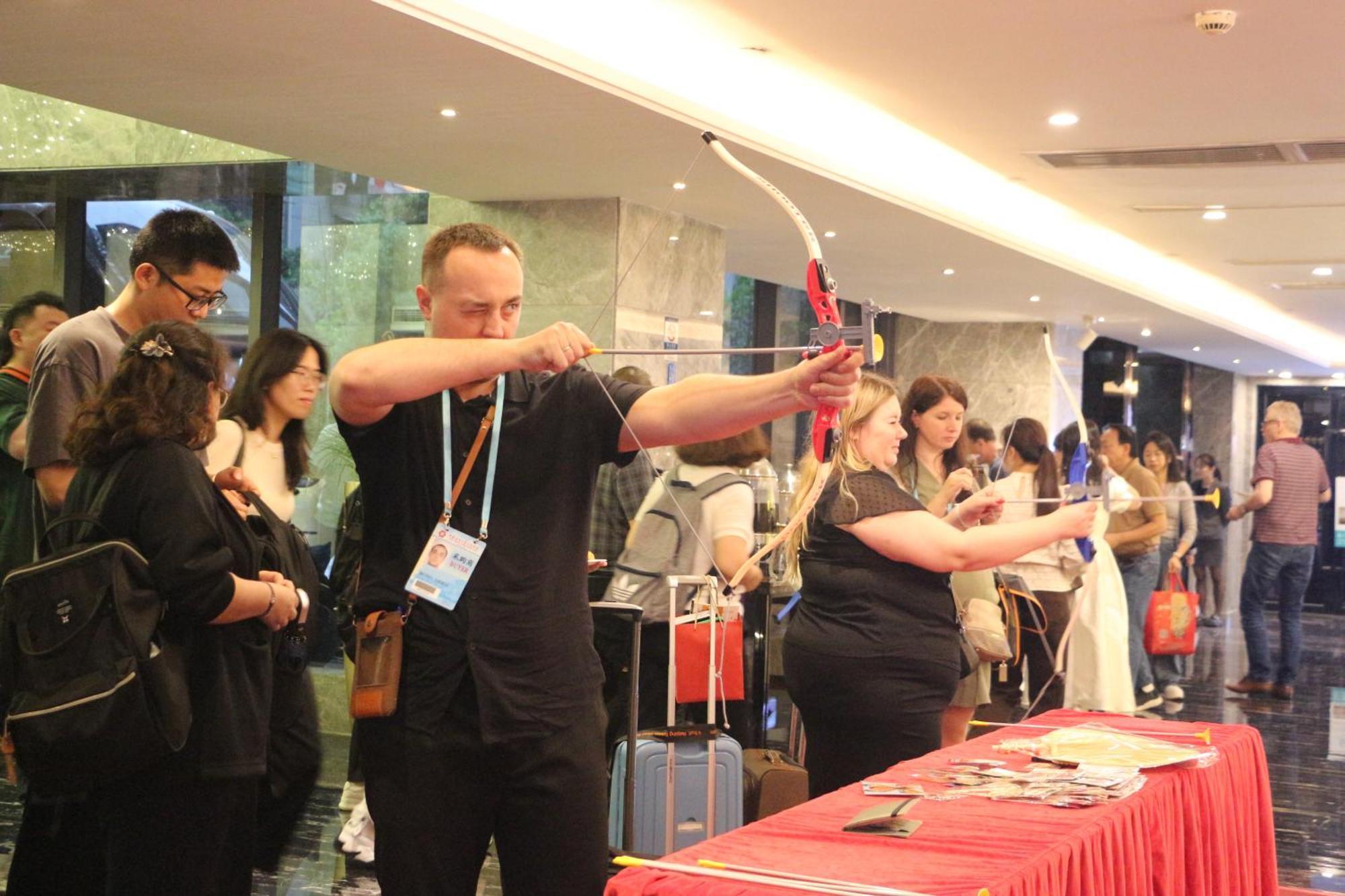La Perle International Hotel - Free Shuttle Between Hotel And Exhibition Center During Canton Fair & Exhibitor Registration Counter Екстериор снимка