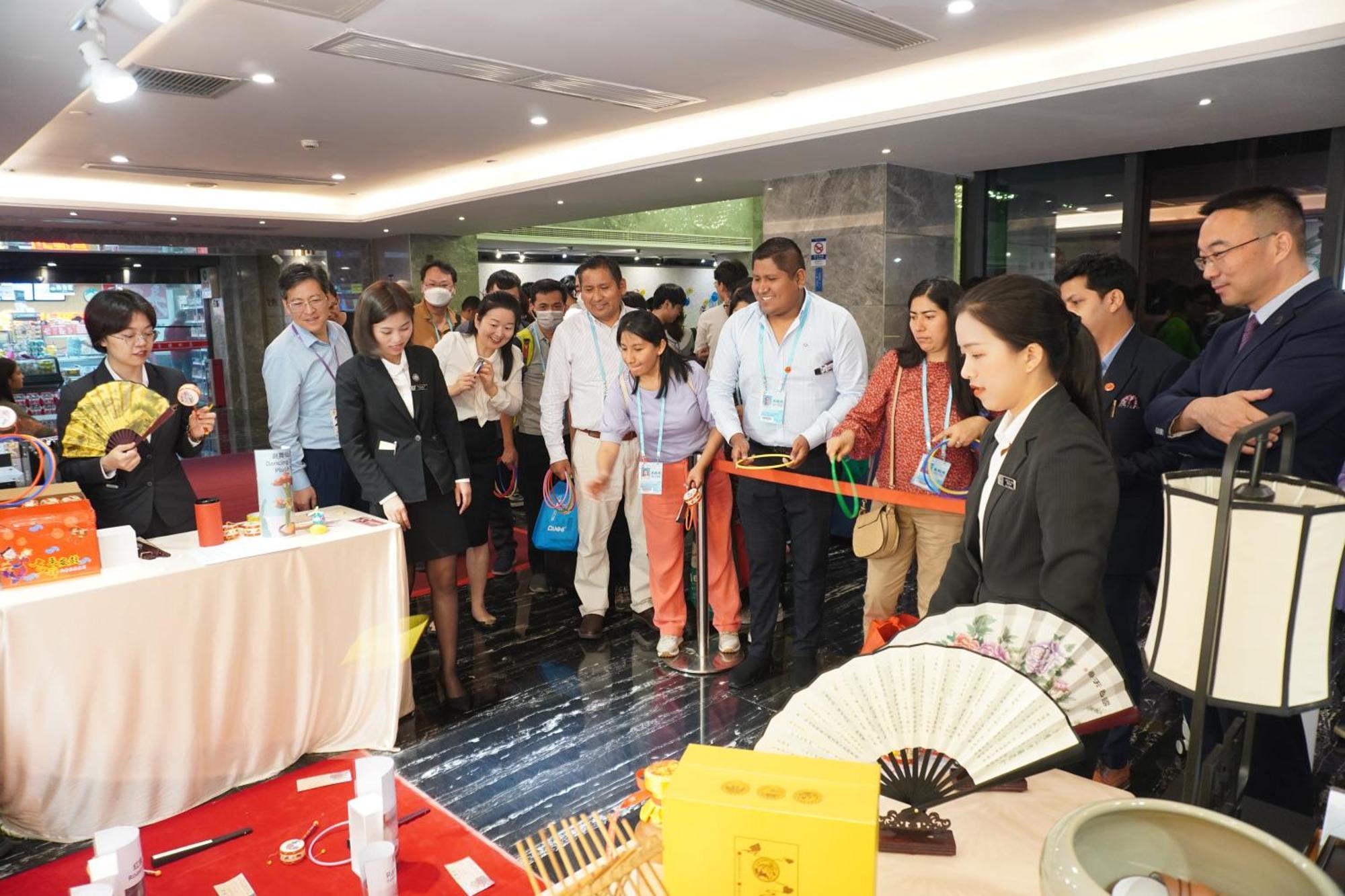 La Perle International Hotel - Free Shuttle Between Hotel And Exhibition Center During Canton Fair & Exhibitor Registration Counter Екстериор снимка